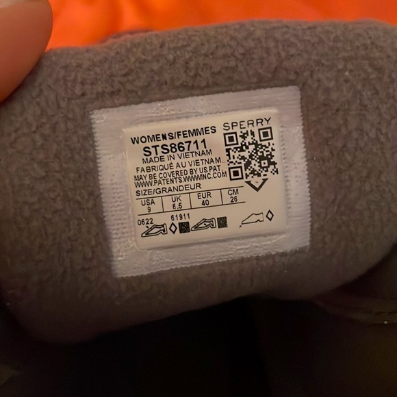 Clearing my closet. Too many things I bought and never wore. - Picture 4 of 5